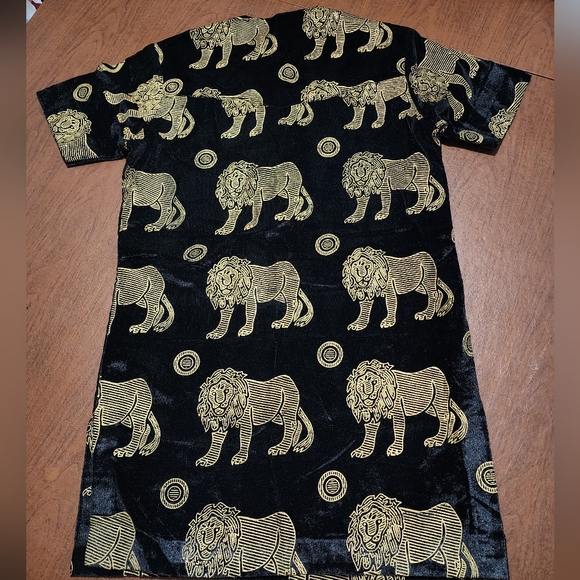 Seyimark Elegant Black and Gold Lion Print Men's Top - Picture 11 of 12